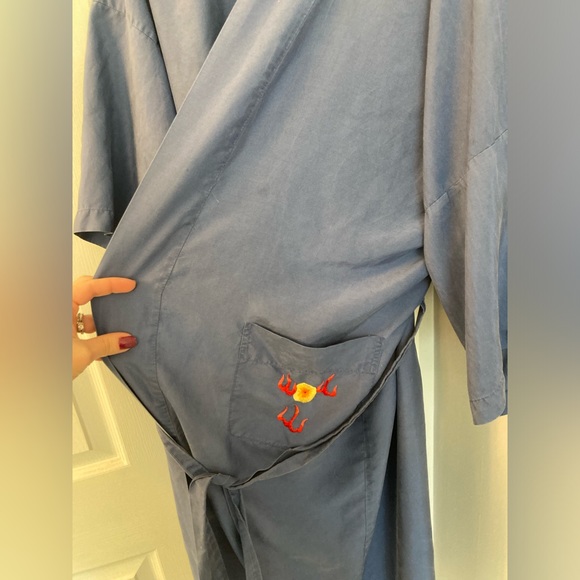 Vintage silk blue kimono robe with hand embroidered dragon and pocket designs M - Picture 3 of 6